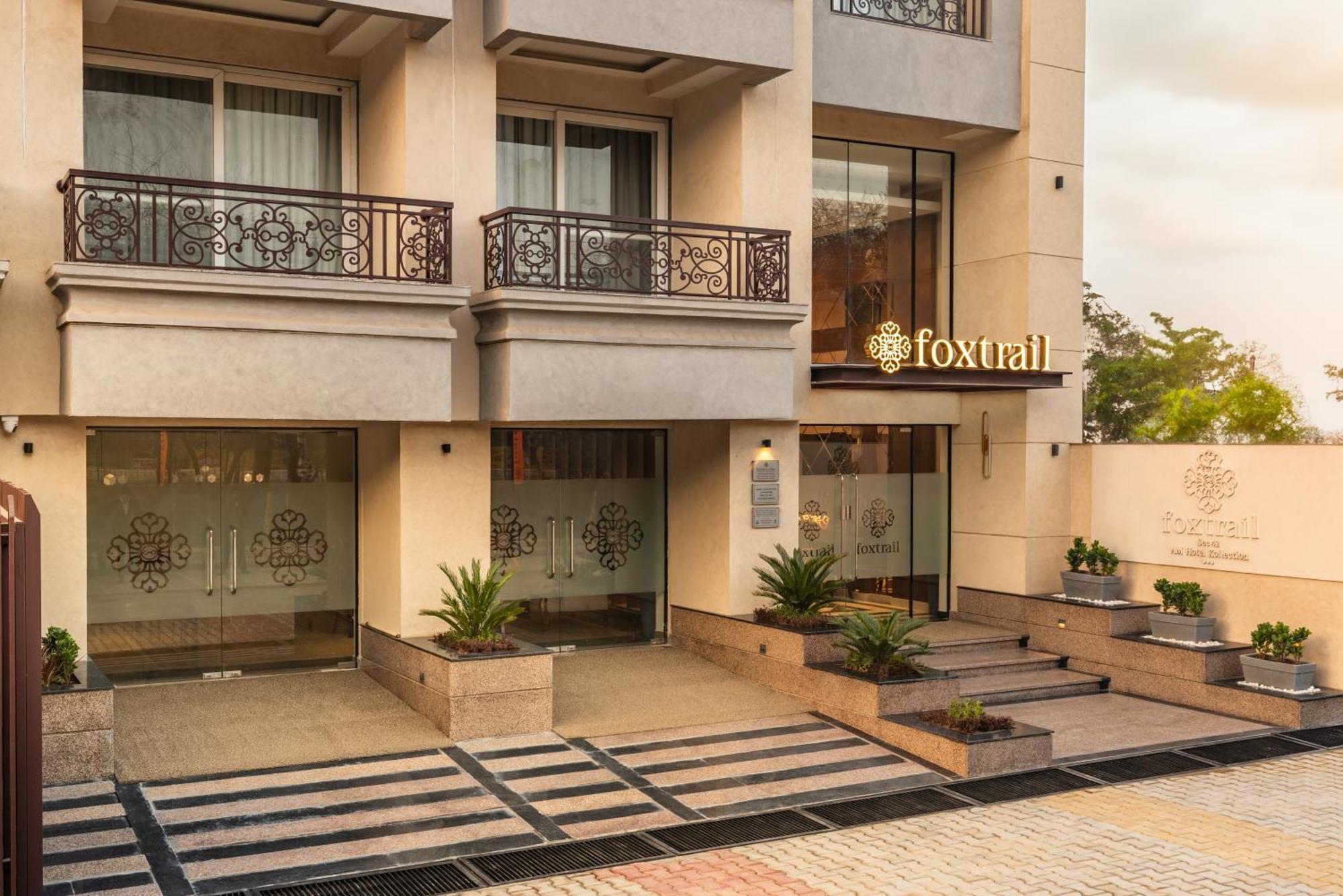 Foxtrail, Sector 42 - Am Hotel Kollection Гургаон Экстерьер фото