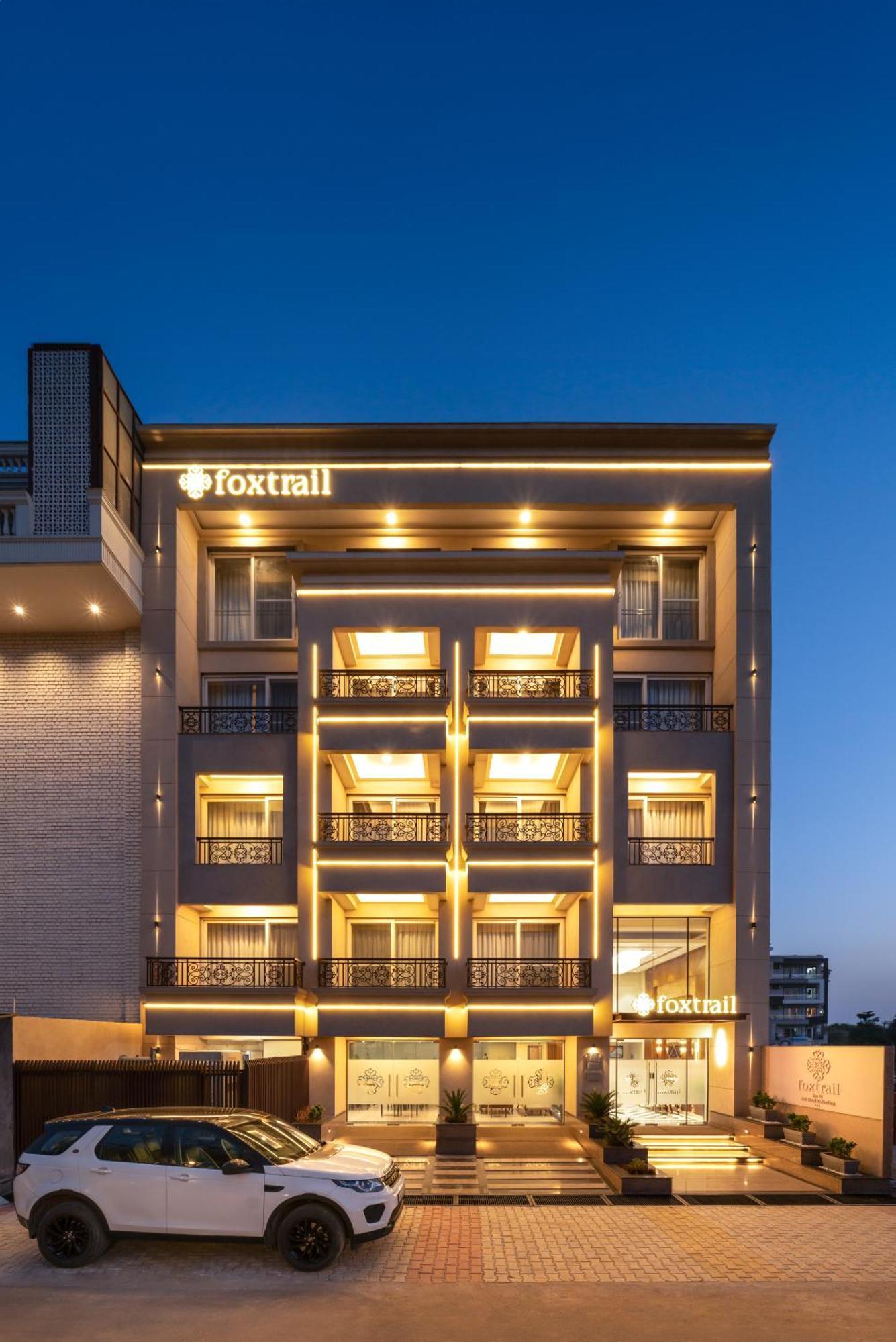 Foxtrail, Sector 42 - Am Hotel Kollection Гургаон Экстерьер фото